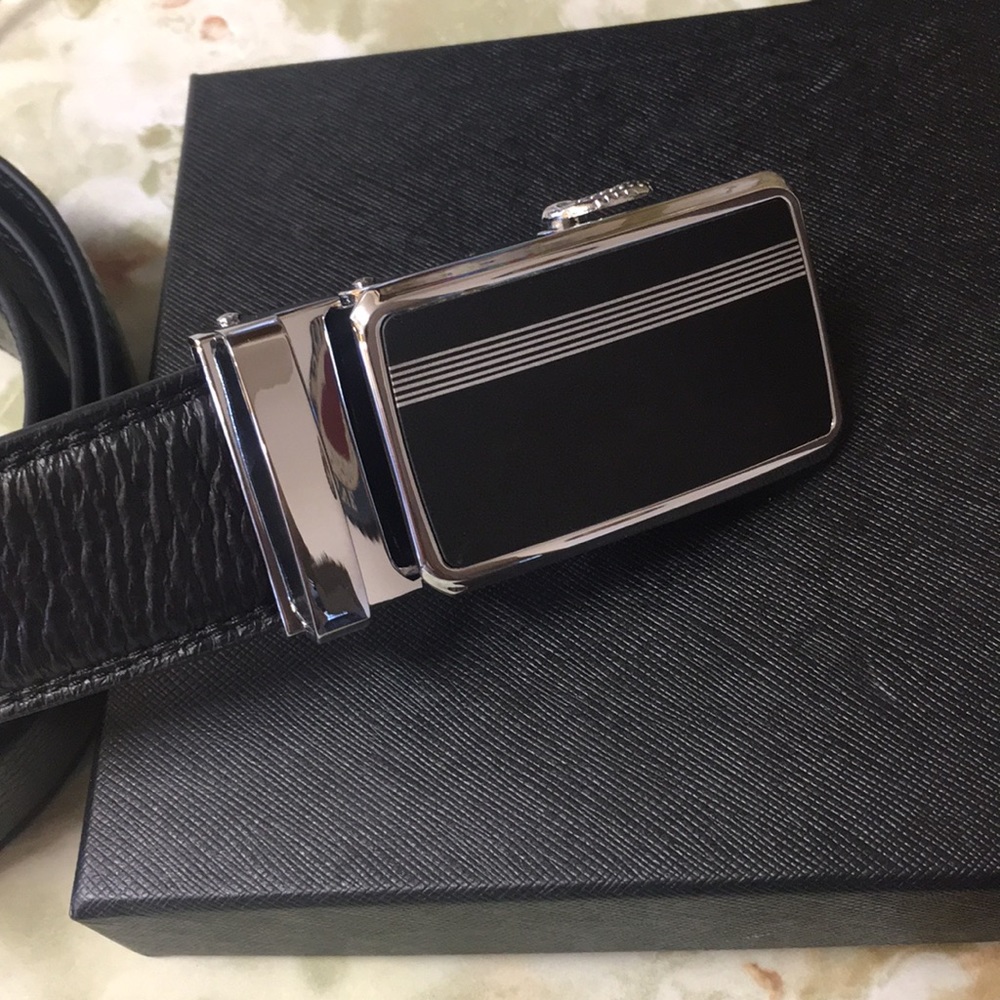 100% Leather Ratchet Belt-NWOT